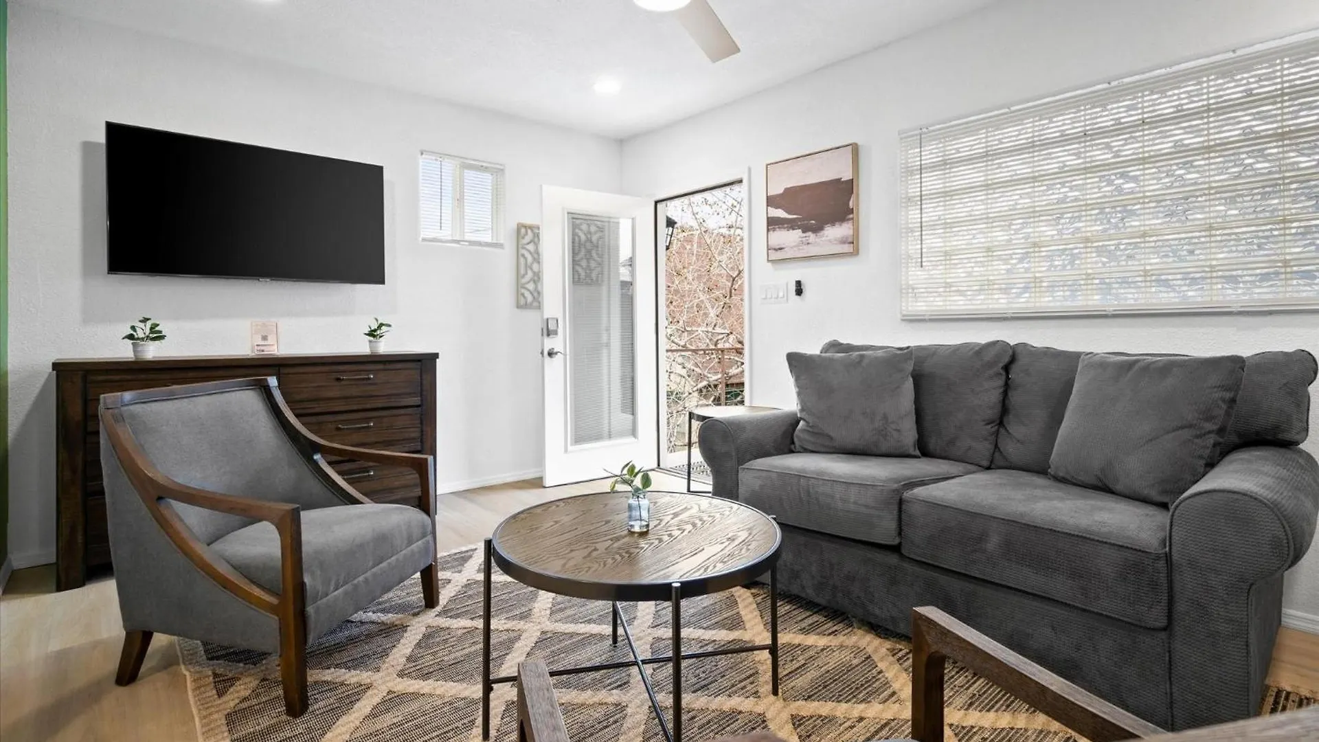Chelsea Place Phoenix Apartment